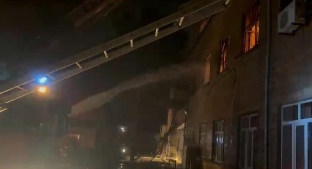 Yataqxanada baş vermiş yanğın söndürüldü - YENİLƏNİB (VİDEO)